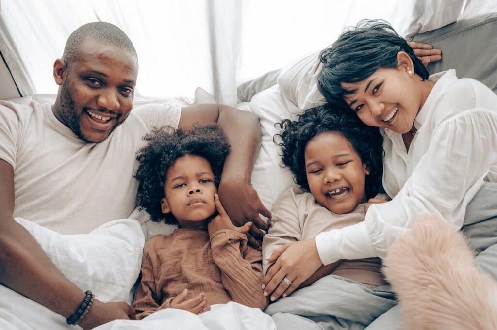 Top 4 Ways a Growing Family Benefits From Residential Laundry Service