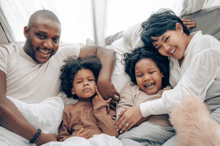 4 Ways Residential Laundry Services Help Growing Families